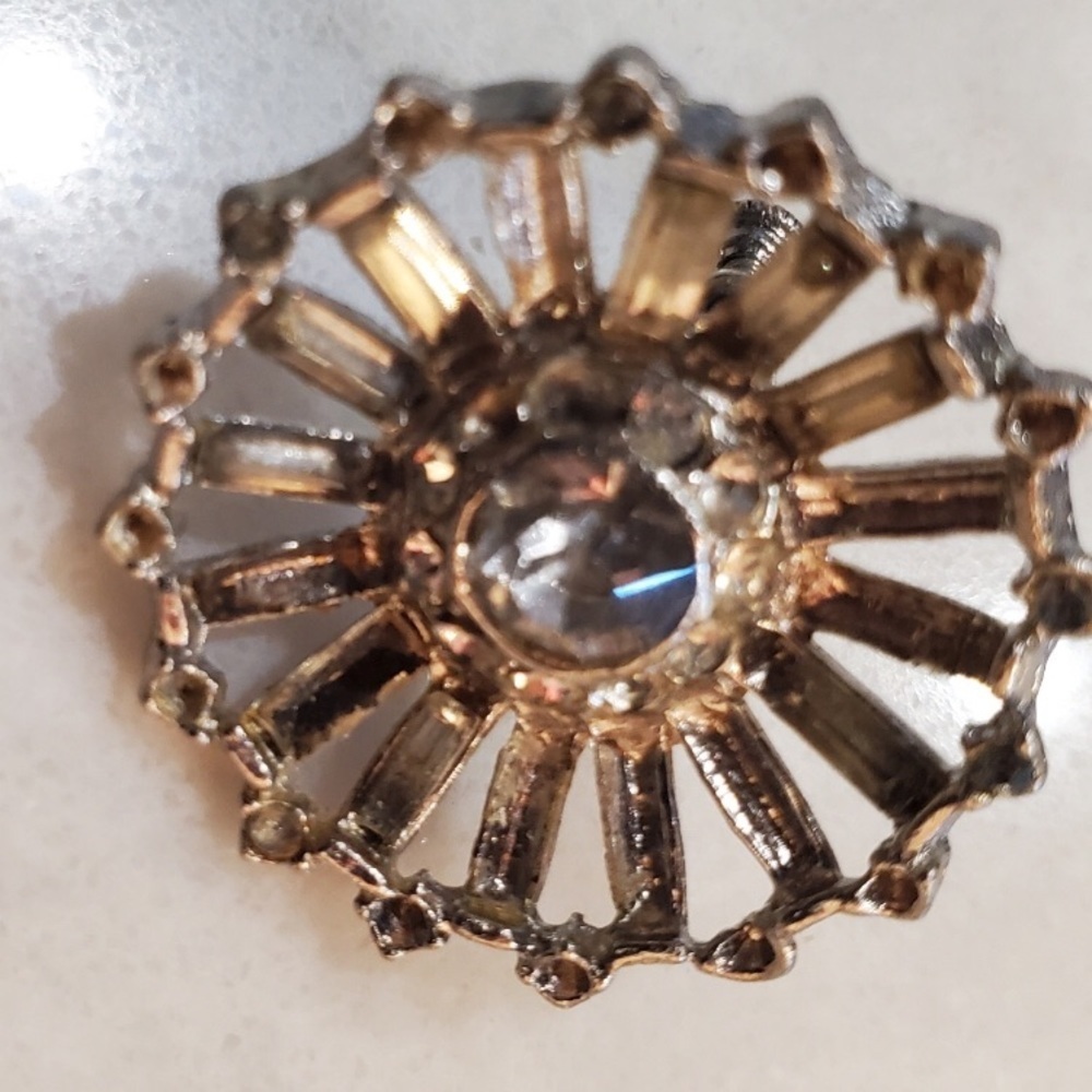 Beautiful Vintage Rhinestone Screw Back Earrings